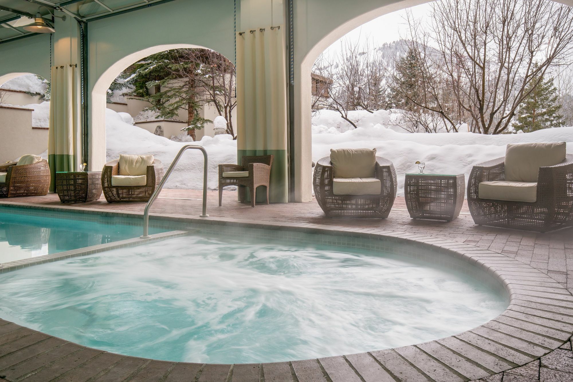 Knob Hill Hotel